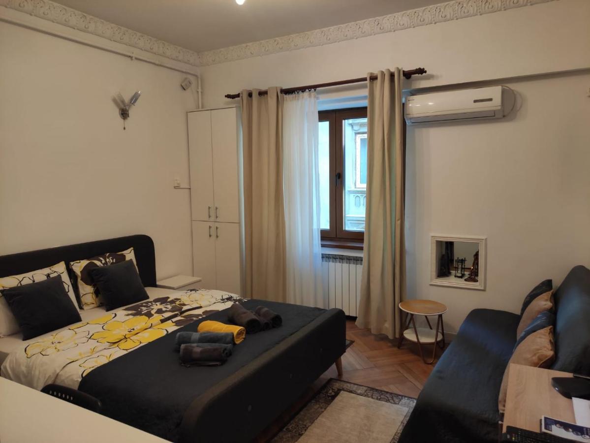 Royal Studio In Old Town Bukarest Kültér fotó